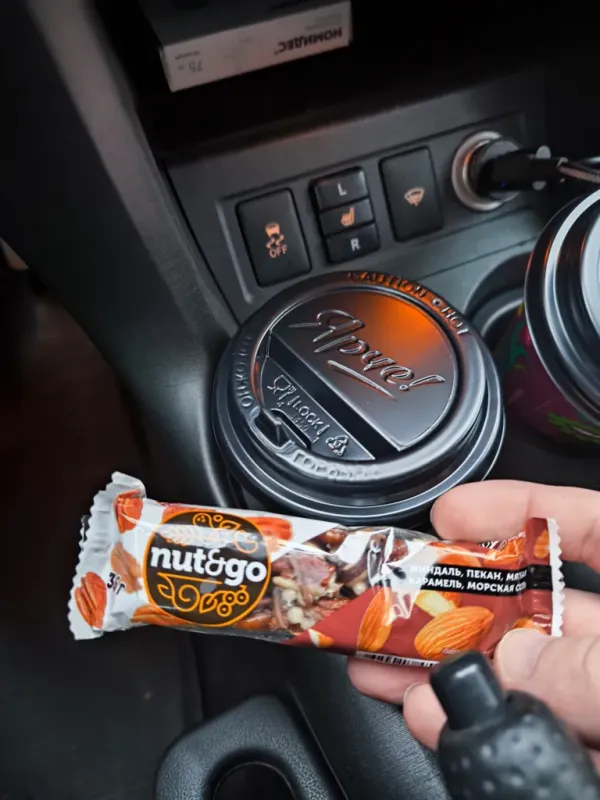 🍽 ореховый батончик Nut&amp;Go + капучино · 235 г КБЖУ блюда: 🔥 323 ккал 💪 Белки: 11.6 г 🥑 Жиры: 22.2 г 🌾 Углеводы: 21.6