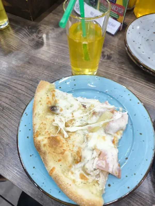 🍽 пицца с ветчиной, грибами и ананасом + лимонад · 460 г КБЖУ блюда: 🔥 600 ккал 💪 Белки: 17.6 г 🥑 Жиры: 19.2 г 🌾 Углевод