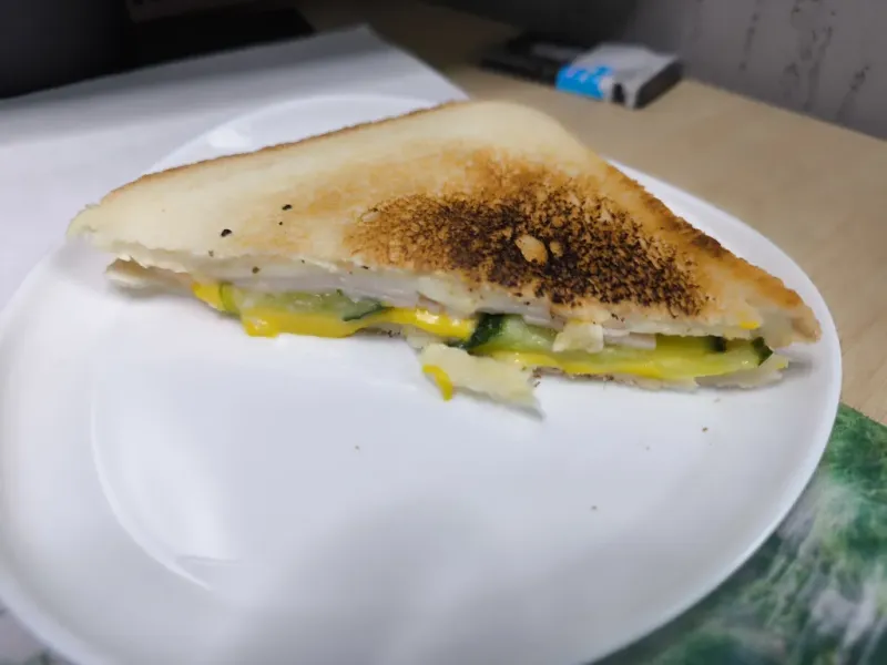 🍽 сэндвич с ветчиной и сыром · 80 г КБЖУ блюда: 🔥 185 ккал 💪 Белки: 11 г 🥑 Жиры: 10 г 🌾 Углеводы: 16 г 📊 Прогресс за сег